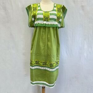 Vintage Handmade Green Shift Dress Floral Embroidered Crocheted Accents One Size